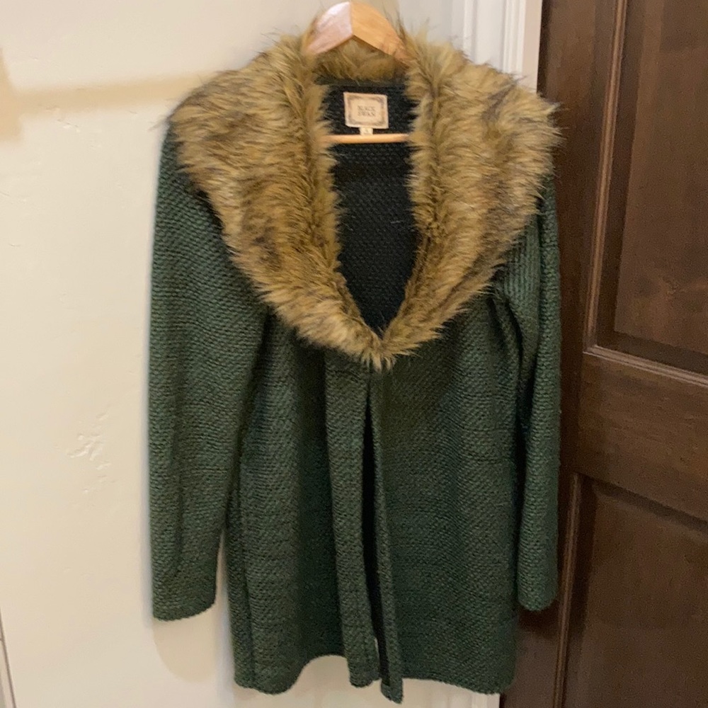 Long sweater with faux fur collar
